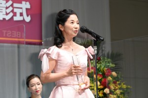 宮崎美子、第33回日本ジュエリーベストドレッサー賞 表彰式に登場