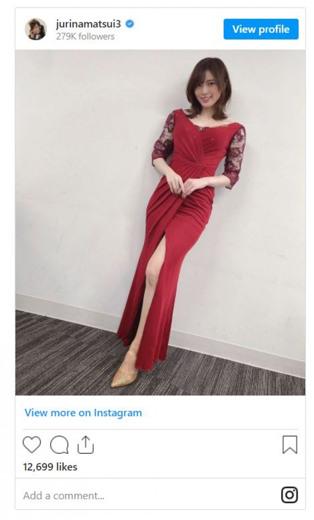 松井珠理奈、赤いドレスの大人コーデに反響「あまりにも綺麗」「いつもと違う」