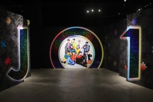 JO1の展覧会は“思わずグッとくる”空間に　メンバーの努力を感じる“衣装展示”は必見
