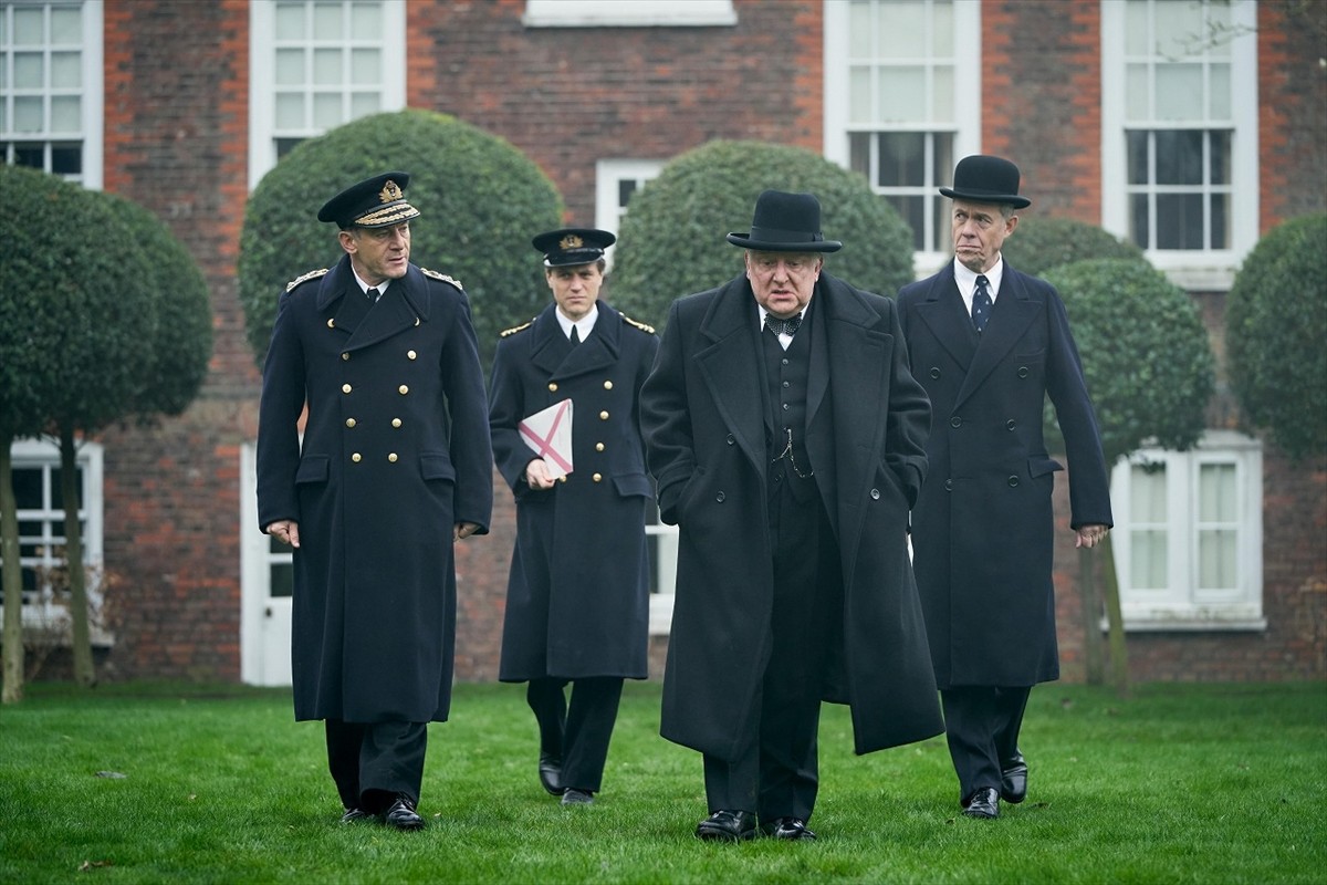 英国最高のスパイ軍団がありえない作戦に大奮闘！コリン・ファース主演『オペレーション・ミンスミート』場面写真