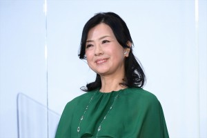 薬師丸ひろ子、映画『とんび』完成披露舞台あいさつに登場
