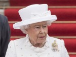 英王室エリザベス女王がコロナ感染も軽い公務は続行　早速女子カーリングチームを祝福