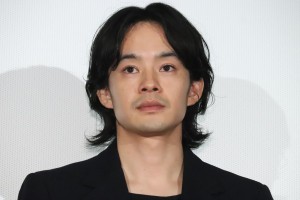 映画『ちょっと思い出しただけ』公開記念舞台あいさつに登壇した池松壮亮