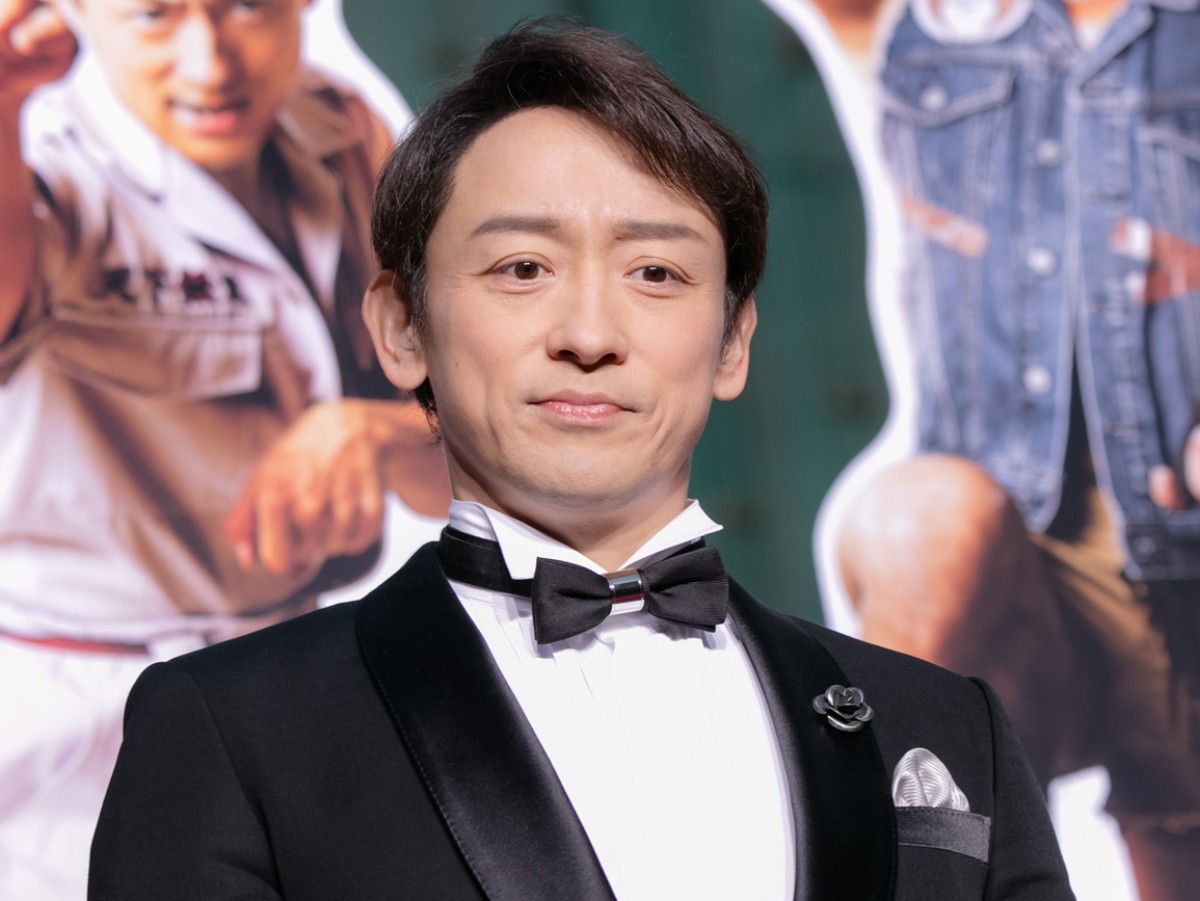 伊藤英明、素肌にデニムベストの主演作に自虐PR　「これじゃないよ感」