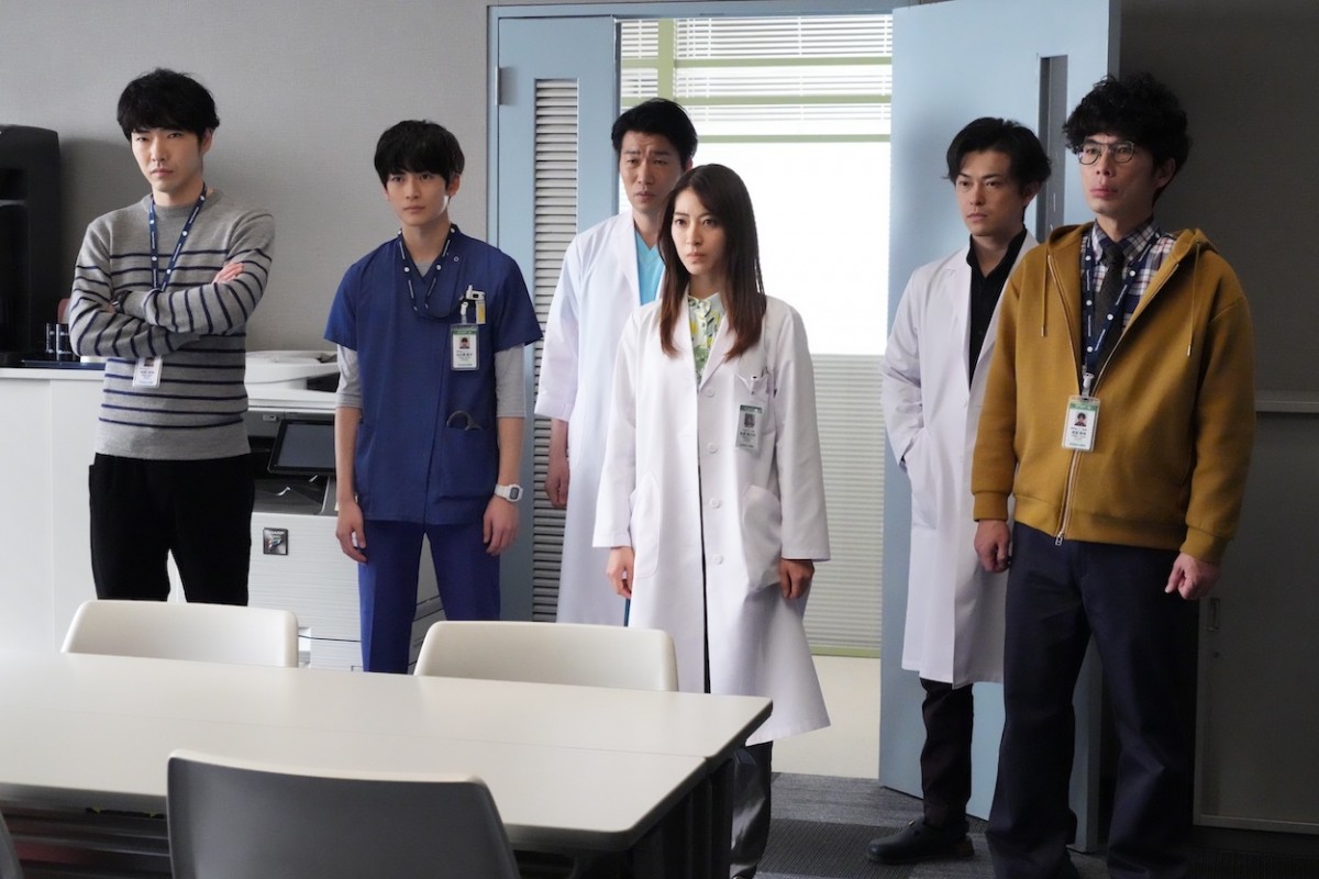 『ドクターホワイト』第5話　“白夜”浜辺美波が最新のAI診断システムと対決