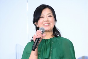 薬師丸ひろ子、映画『とんび』完成披露舞台あいさつに登場
