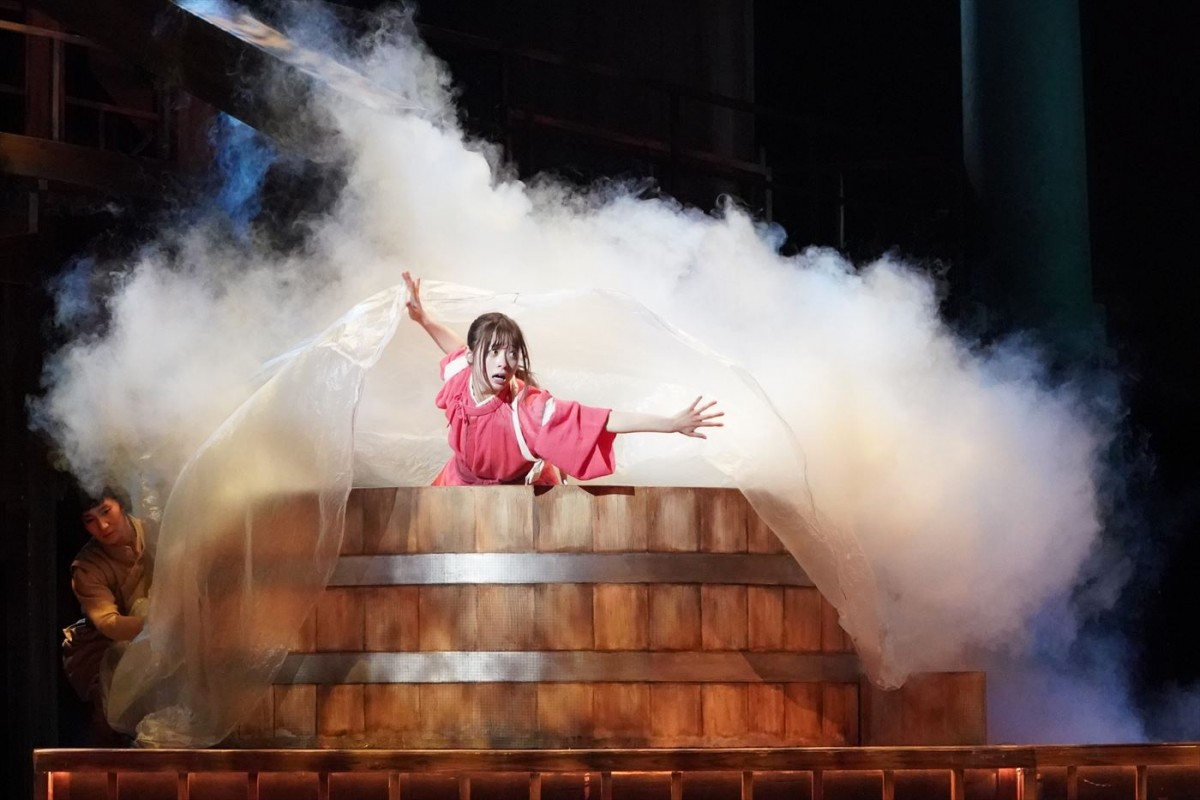 橋本環奈＆上白石萌音、舞台『千と千尋の神隠し』鈴木敏夫の賛辞の声に「ホッとしました」