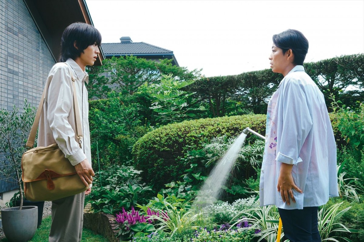 ぎこちない笑顔、交わらない視線　『流浪の月』広瀬すず×松坂桃李を取り巻く人々を写した場面写真