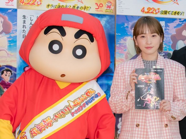 『映画クレヨンしんちゃん もののけニンジャ珍風伝』公開アフレコイベントに登場した（左から）野原しんのすけ、川栄李奈、ハライチ岩井勇気と澤部佑