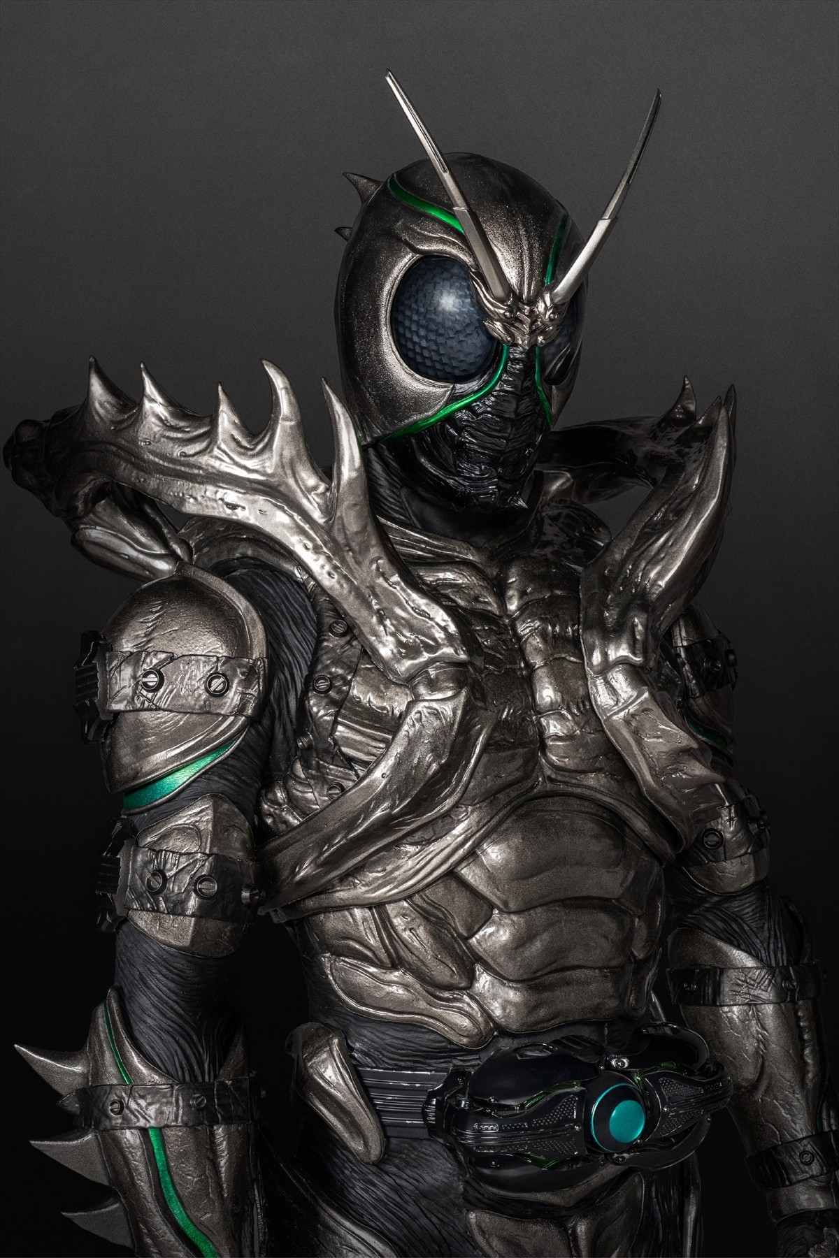 西島秀俊×中村倫也『仮面ライダーBLACK SUN』ビジュアル解禁　今秋の配信決定