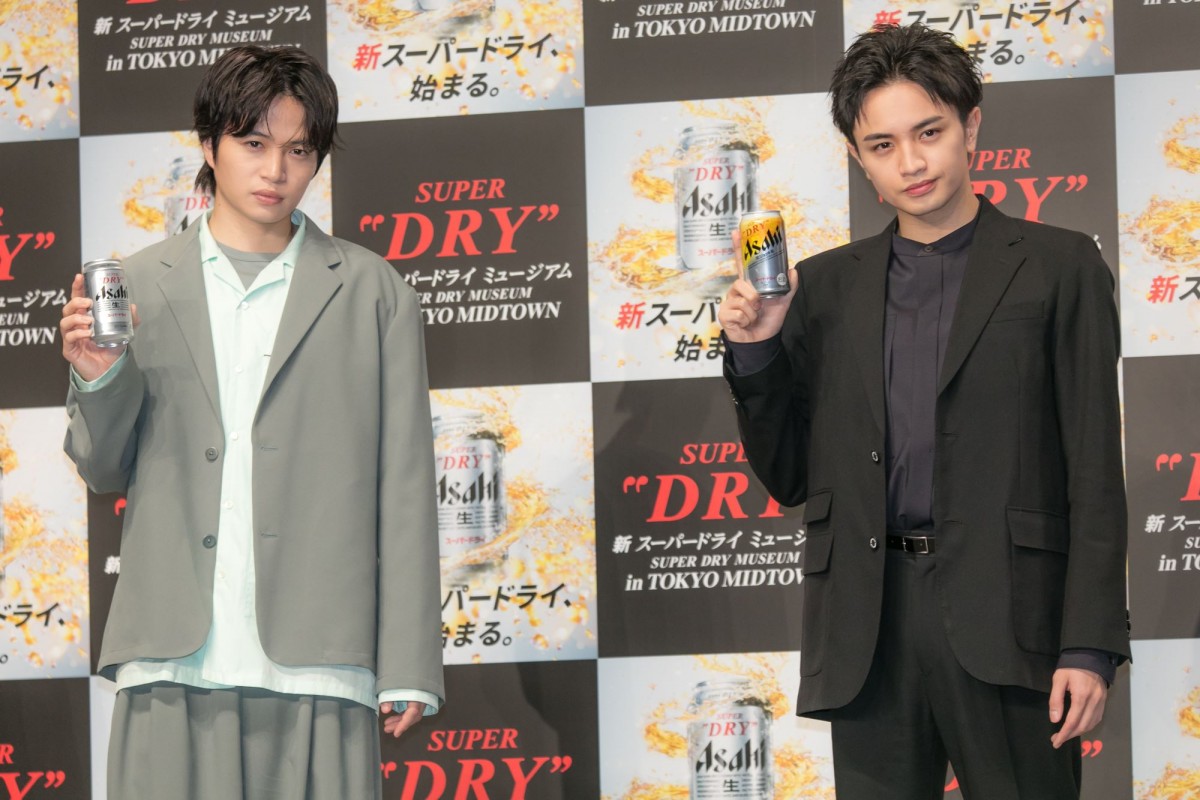 新スーパードライミュージアム in 東京ミッドタウン メディア発表会に出席した(左から)菊池風磨、中島健人