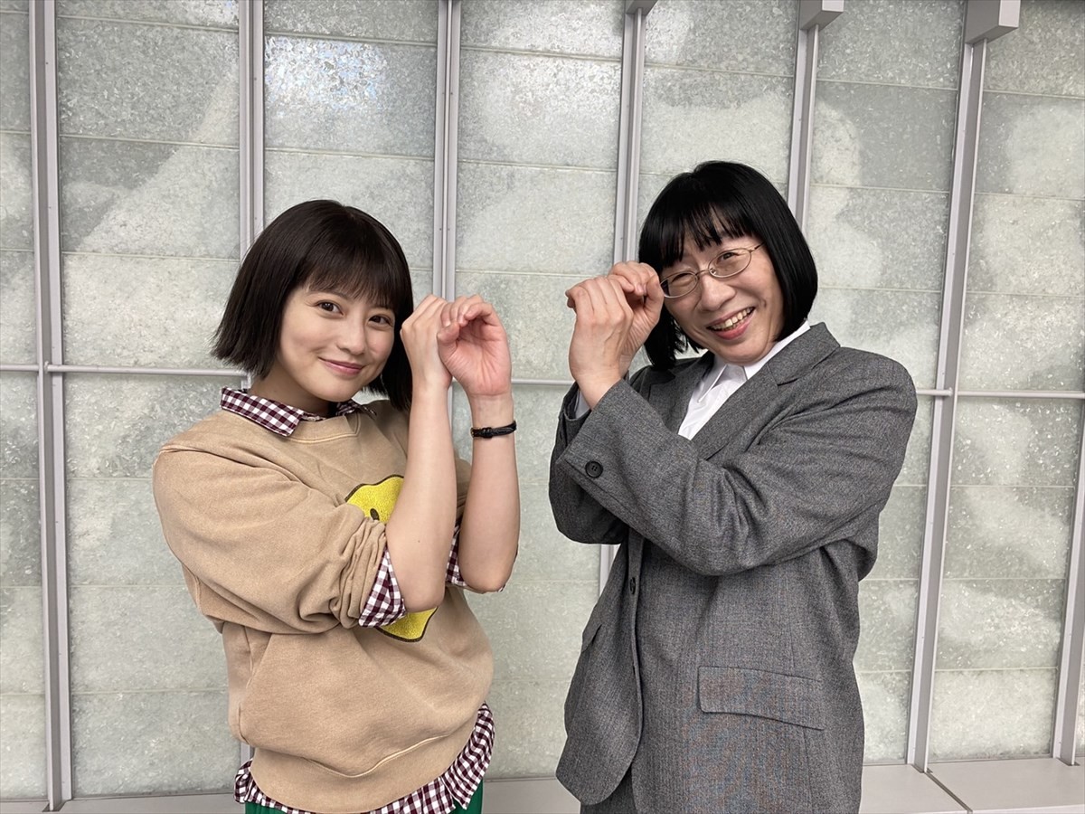 ドラマ『悪女(わる)~働くのがカッコ悪いなんて誰が言った?~』に出演する“おかっぱ姉妹”今田美桜&渡辺江里子(阿佐ヶ谷姉妹)
