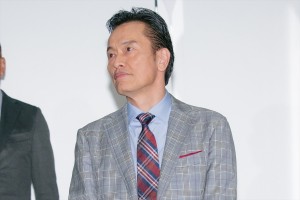 遠藤憲一、『劇場版ラジエーションハウス』完成披露舞台あいさつに登場