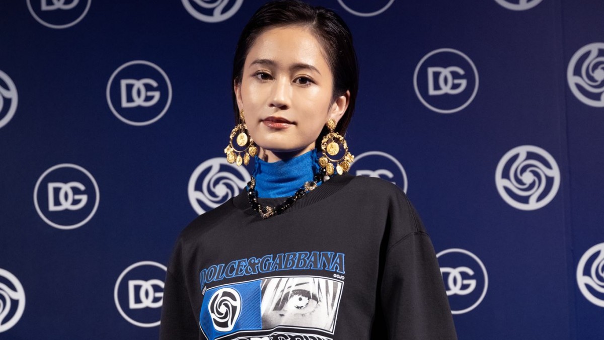 前田敦子、EXITら豪華セレブ“ドルガバ×呪術廻戦”コラボアイテムまとい