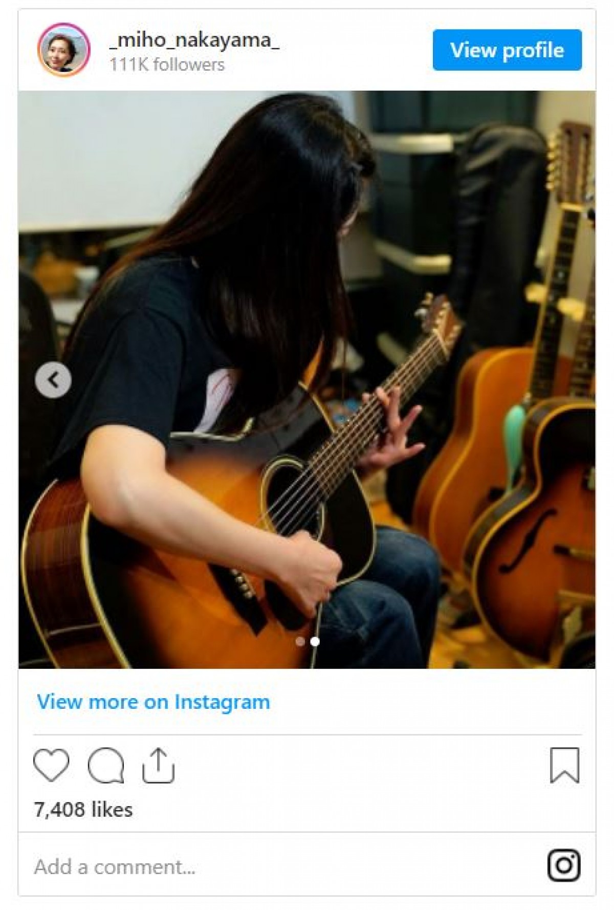 中山美穂、ギターを持つ姿に反響「素敵ですよ」「ギターも喜んでるね」