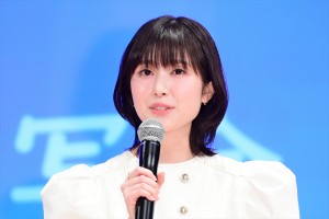 福本莉子、映画『20歳のソウル』完成披露舞台あいさつに登場