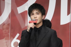 岩田剛典、映画『バスカヴィル家の犬　シャーロック劇場版』完成報告会に登場