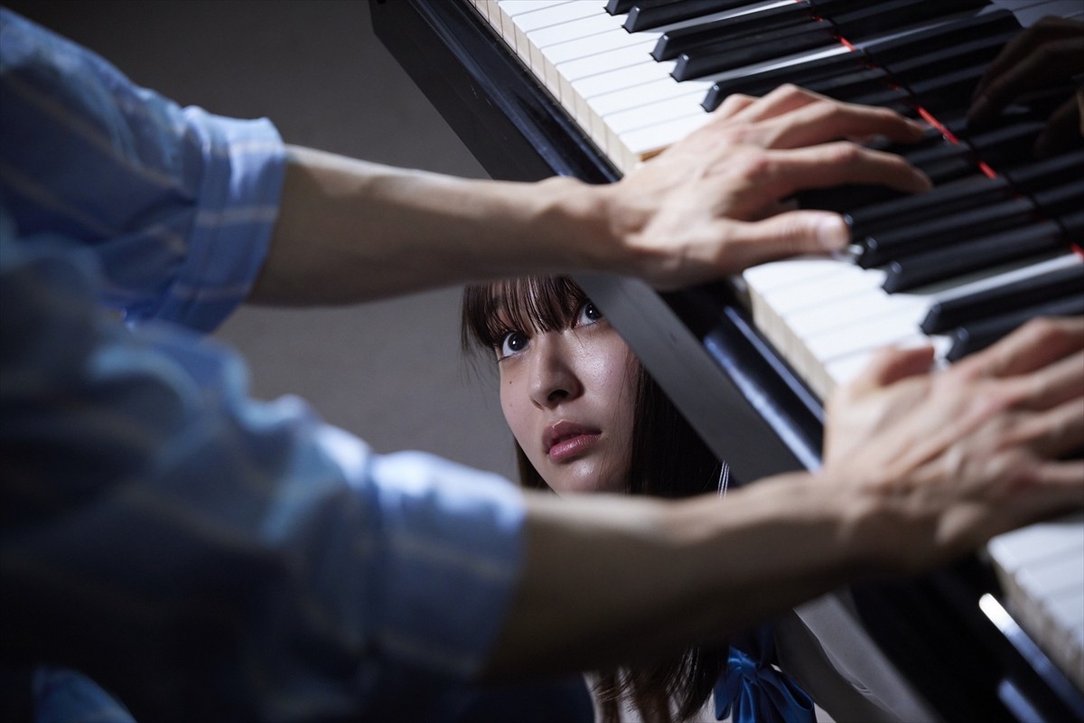 中島裕翔『純愛ディソナンス』、人生初挑戦のピアノシーン写真公開　練習用にピアノも購入