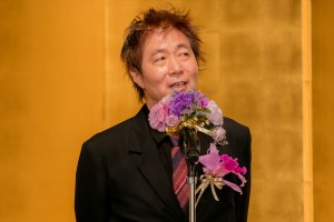 橋本裕志、「第30回橋田賞」授賞式に登場