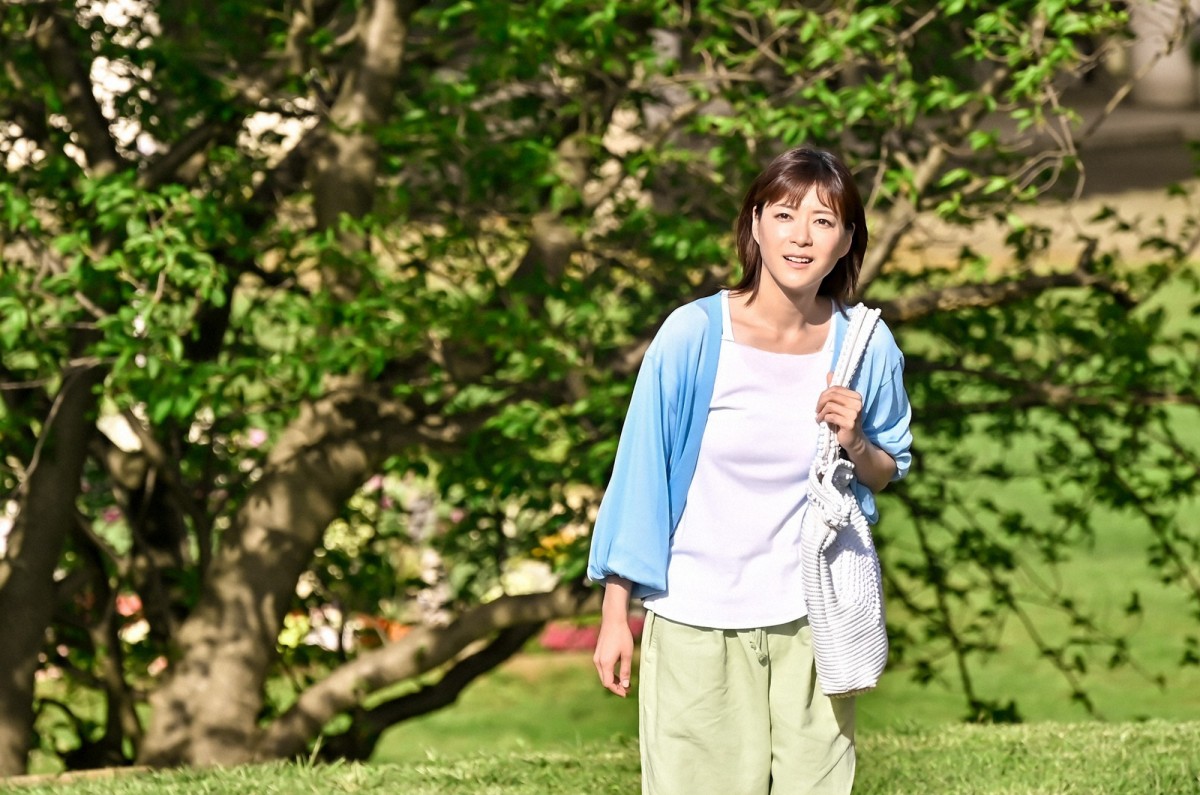『持続可能な恋ですか？』上野樹里＆田中圭のキスシーンに反響　「大人の恋にキュン」「美しい」