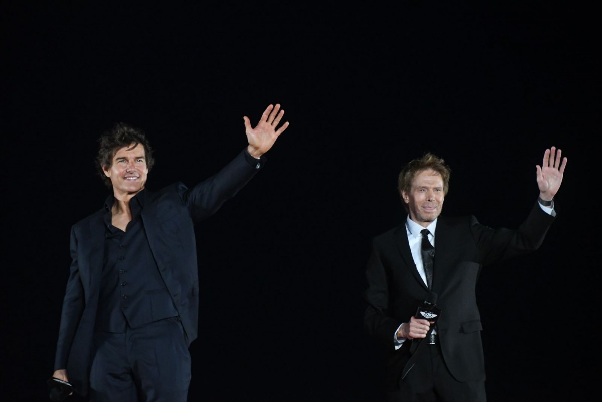 トム・クルーズ、ファンのために花火150発をプレゼント！ 「来年も、その翌年も来ます！」