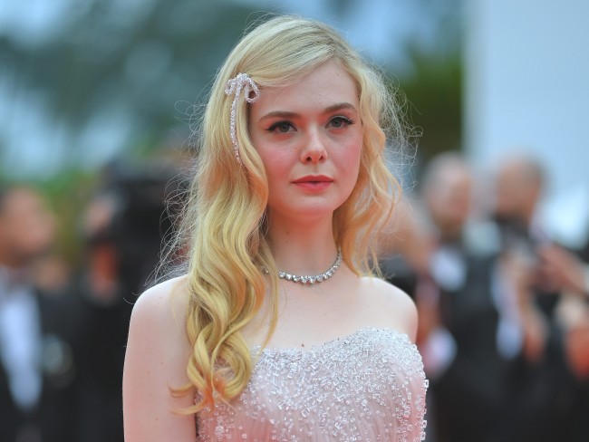 エル・ファニング、可憐なルックで魅了 第75回カンヌ国際映画祭にて
