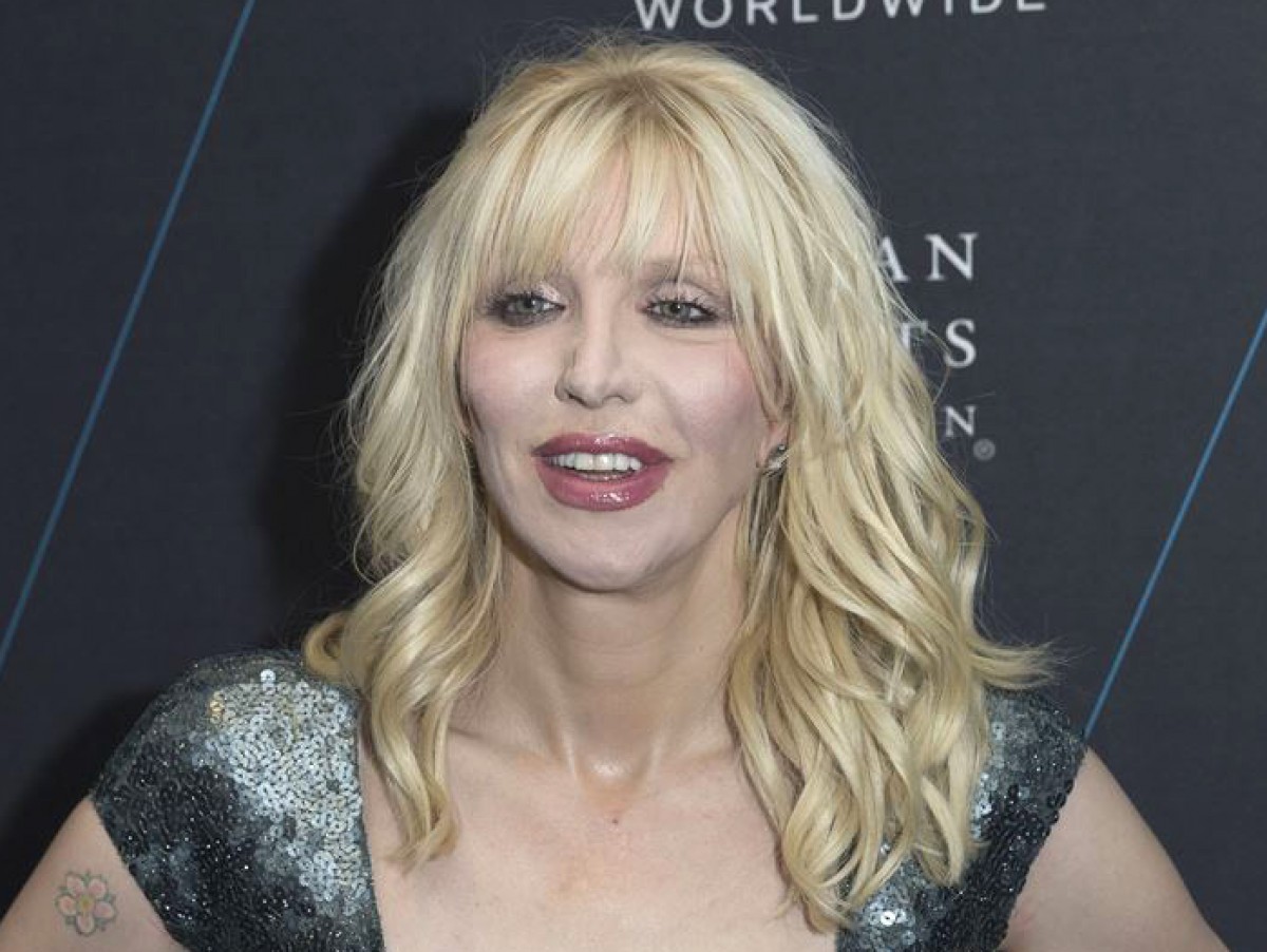 コートニー・ラブが命の恩人ジョニデ支持を表明 アンバーにシンパシーも