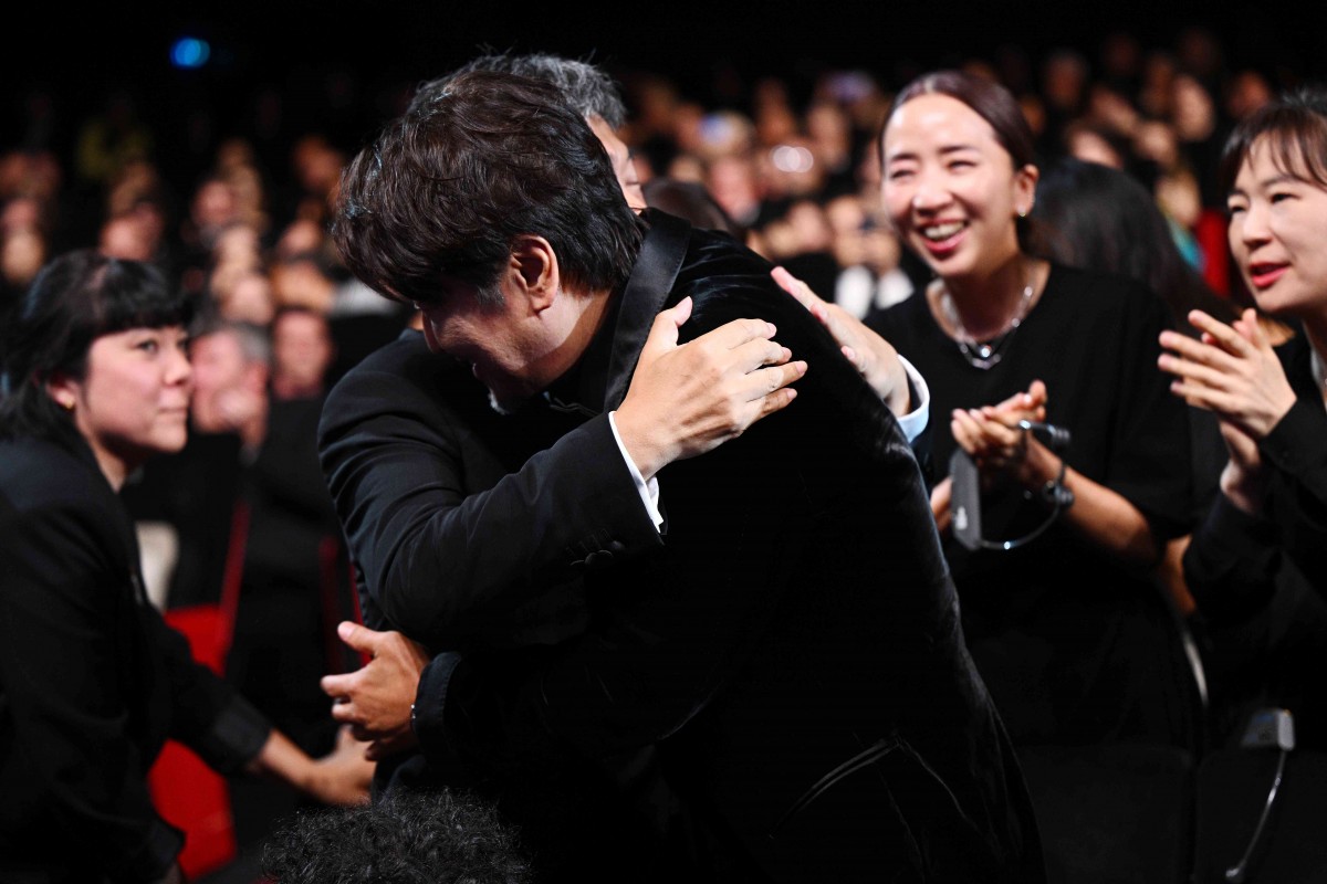 是枝裕和監督最新作『ベイビー・ブローカー』主演ソン・ガンホ、カンヌ最優秀男優賞　韓国人俳優初の快挙
