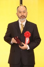 『第47回菊田一夫演劇賞』授賞式より、菊田一夫演劇賞を受賞した森新太郎