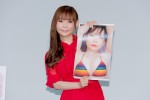 デビュー20周年記念写真集『ミラクルミライ』フォトセッション・囲み取材に出席した中川翔子　