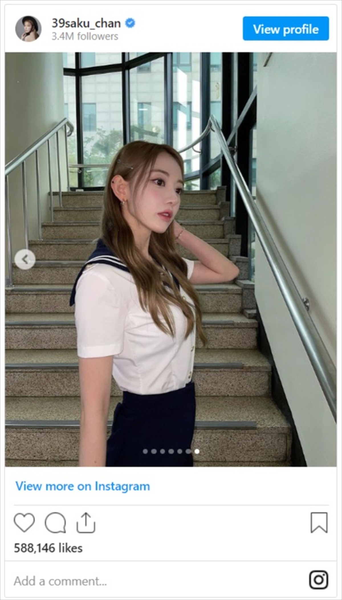 宮脇咲良、かわいすぎるセーラールックに反響「ウエスト細すぎっっ！」