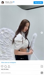 天使の翼が付いた衣装を着る宮脇咲良 ※「宮脇咲良」インスタグラム