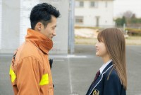 映画『モエカレはオレンジ色』に出演する（左から）岩本照、⽣⾒愛瑠