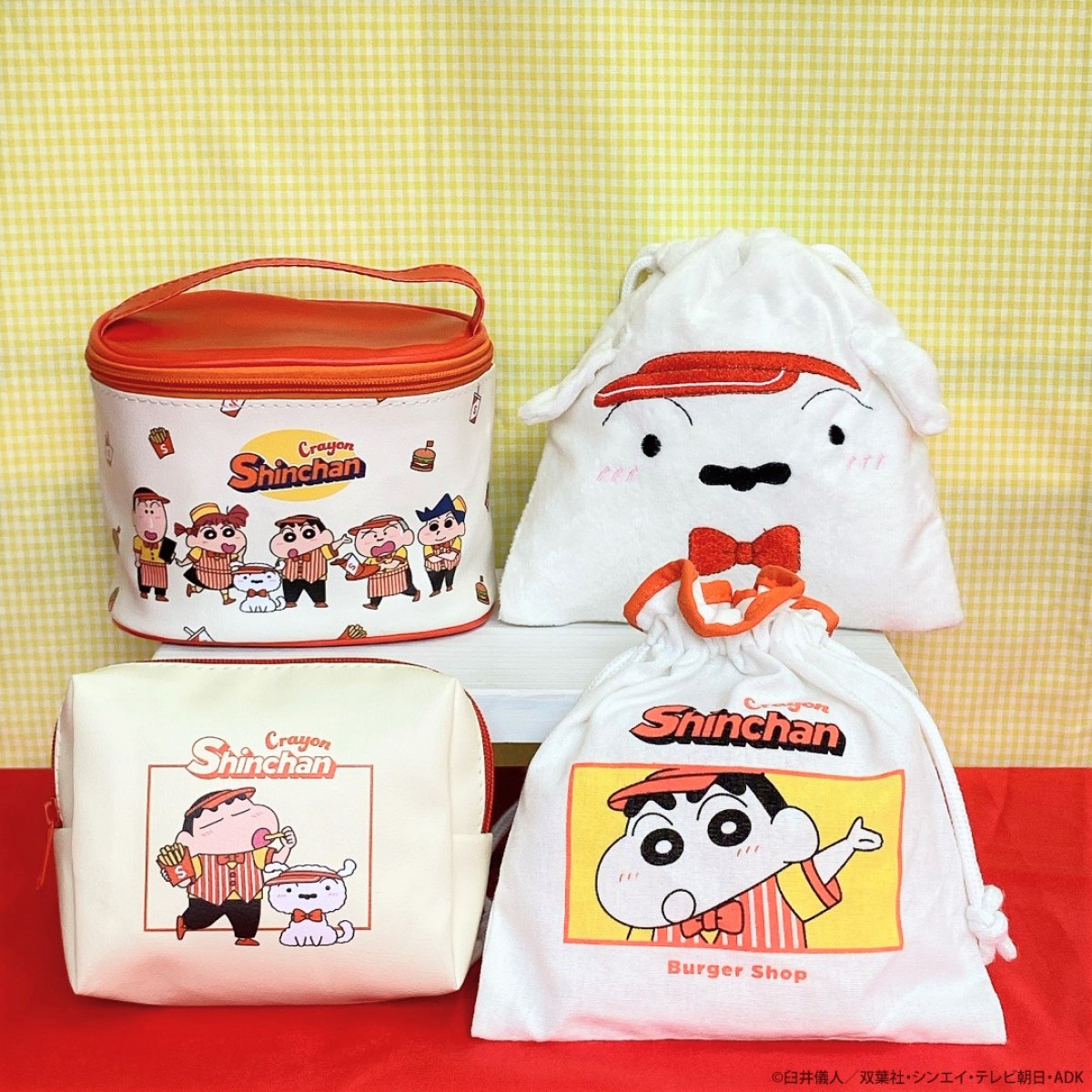 『クレしん』しんちゃんがファストフード店員に! 「サンキューマート」コラボアイテム発売