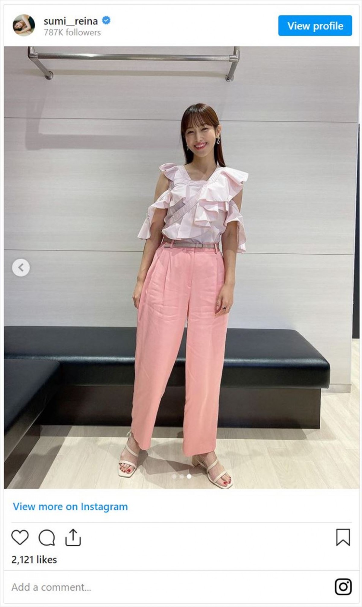 鷲見玲奈、後輩・田崎さくらと“オオカミ”ポーズ披露　「2人とも可愛い過ぎる」