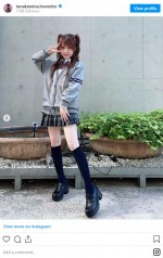 田中れいな、”JKにしか見えない”超ミニスカ制服姿　※「田中れいな」インスタグラム