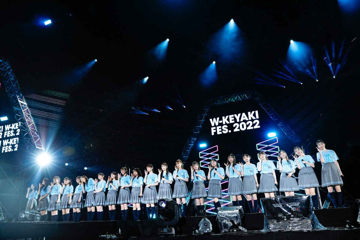 日向坂46、“W-KEYAKI FES.”で欅坂46曲を披露　ラストで会場は欅坂×櫻坂×日向坂カラーに