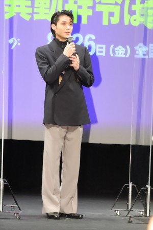 磯村勇斗、映画『異動辞令は音楽隊！』完成披露試写会に登場