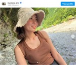 ノースリーブの稲村亜美　※「稲村亜美」インスタグラム