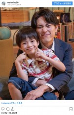 間宮祥太朗＆岩川晴の親子ショット　※ドラマ『魔法のリノベ』公式インスタグラム