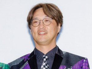 『スーパー戦闘 純烈ジャー 追い焚き☆御免』完成披露舞台あいさつに登場した酒井一圭