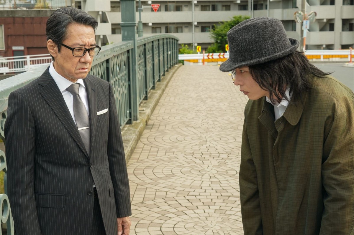 Huluオリジナル『死神さん 2』第5話に出演する大友康平(左)と田中圭(右)
