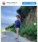 夏休みコーデを披露したhitomi　※「hitomi」インスタグラム