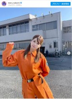 ツインテール×消防服姿の生見愛瑠　※「生見愛瑠」インスタグラム