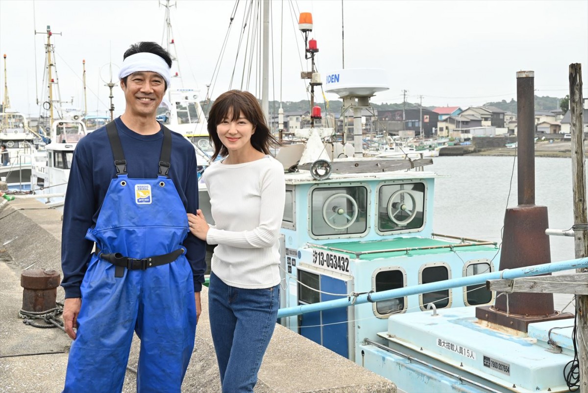 ドラマ『ファーストペンギン!』に出演する(左から)堤真一、中越典子