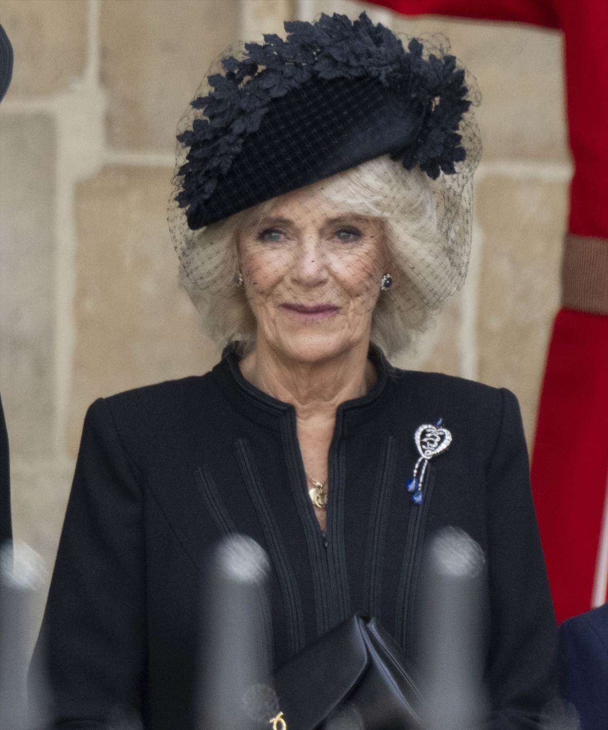 葬儀に出席した王室メンバー、ファッションでも女王を偲ぶ