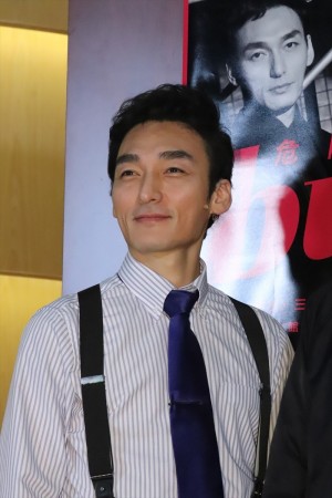 草なぎ剛、舞台『burst！〜危険なふたり～』囲み会見に登場