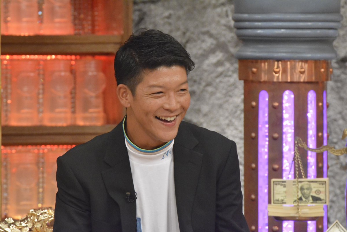オズワルド伊藤、キャバクラ・ガールズバーに1000万円「イワクラを連れてくことも」