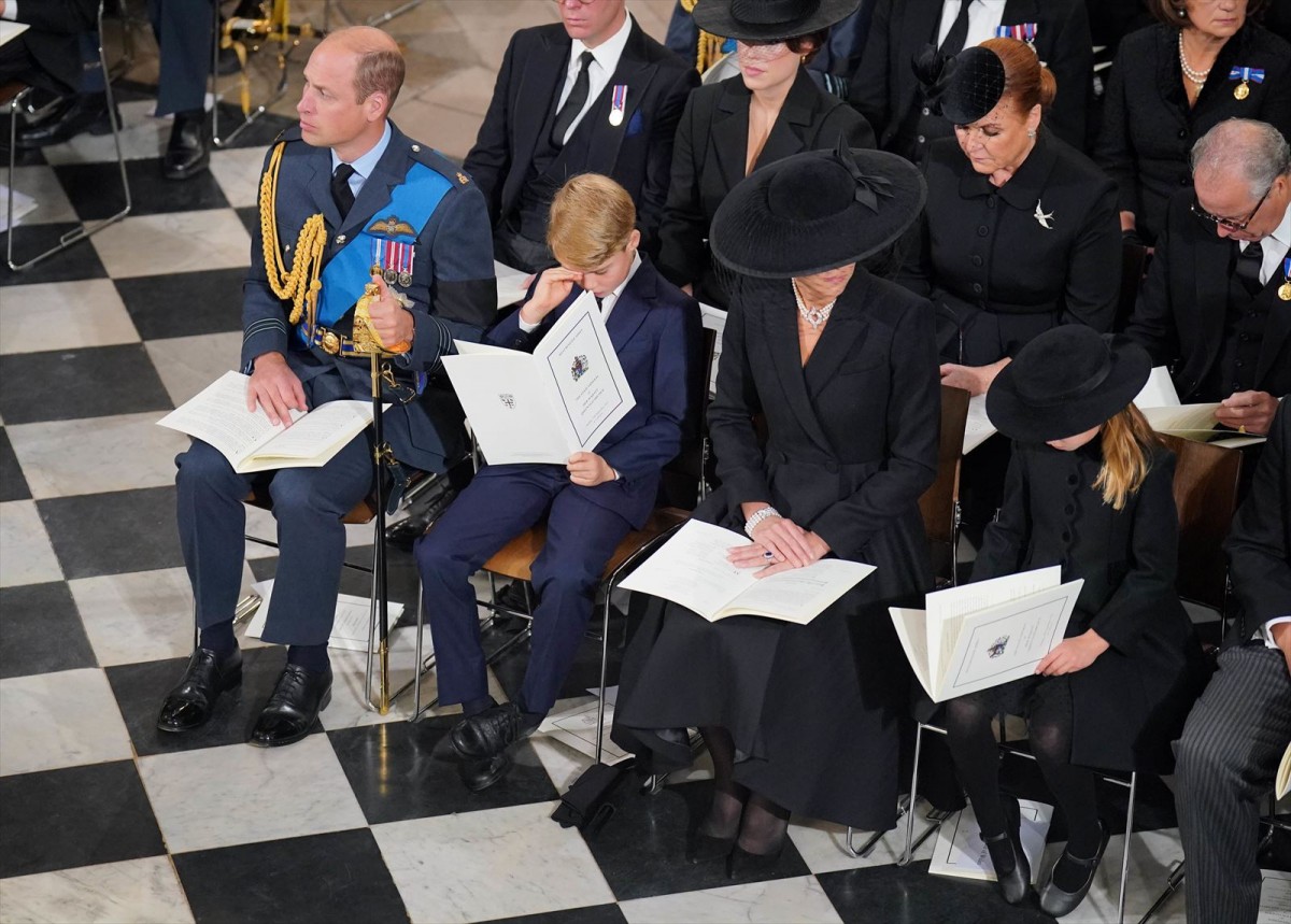 シャーロット王女が号泣も　ジョージ王子と国葬参加のモーメントを振り返る