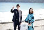 映画『百花』　映画祭会場屋外でのプレス向け撮影会に登場した（左から）川村元気監督、原田美枝子